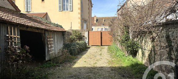 2 bedrooms House in Chateaumeillant, France No. 76828 3