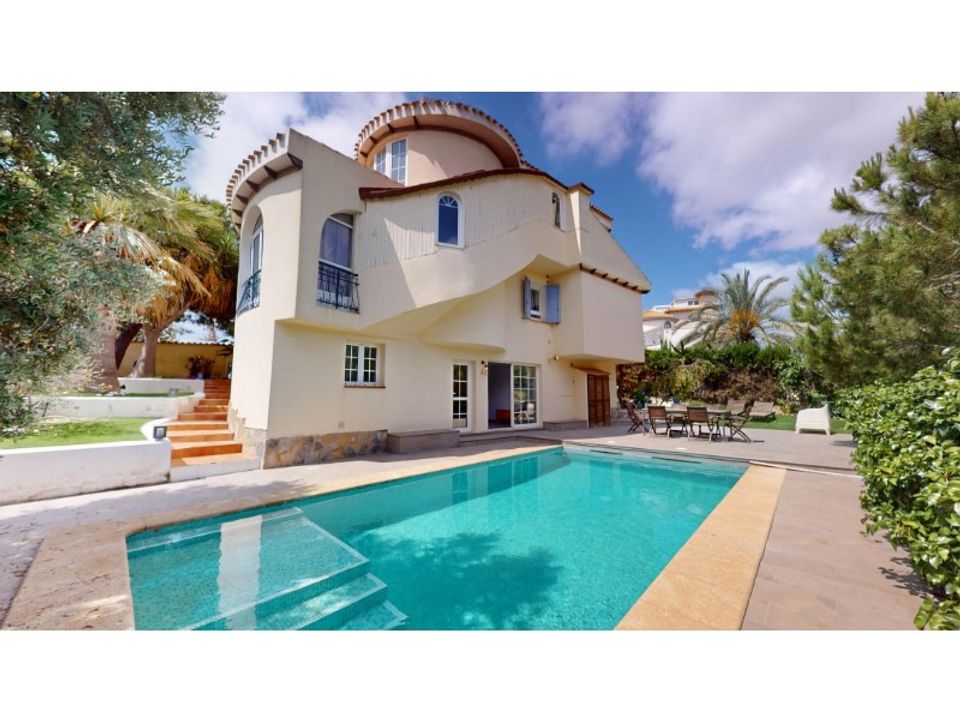 5 bedrooms Villa in Alicante, Spain No. 190477