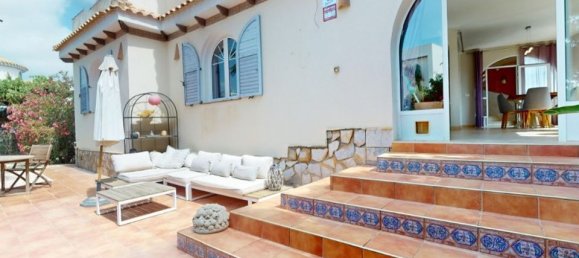 5 bedrooms Villa in Alicante, Spain No. 190477 3
