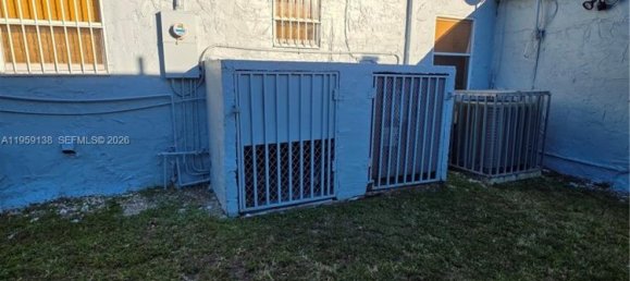 3 dormitorios villa en venta en Miami, Miami-Dade, Florida, USA № 615540 2