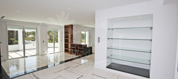 Adosado de 5 dormitorios en Marbella, Spain No. 119420 9