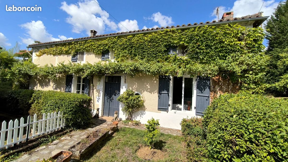 Casa de 3 dormitorios en Charente, France No. 340959
