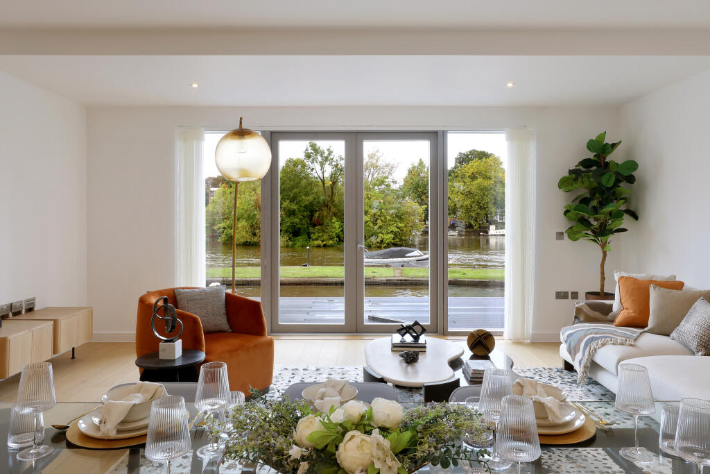 4 bedrooms House in Maidenhead, United Kingdom No. 13272