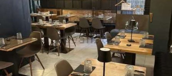 200m² Commercial property in Maranello, Italy No. 319400 2