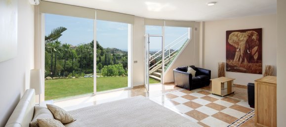 5 bedrooms Villa in La Quinta, Spain No. 4807 14