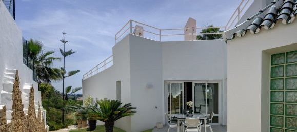 5 bedrooms Villa in La Quinta, Spain No. 4807 4