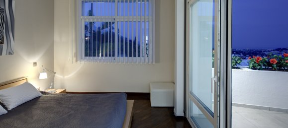 5 bedrooms Villa in La Quinta, Spain No. 4807 2