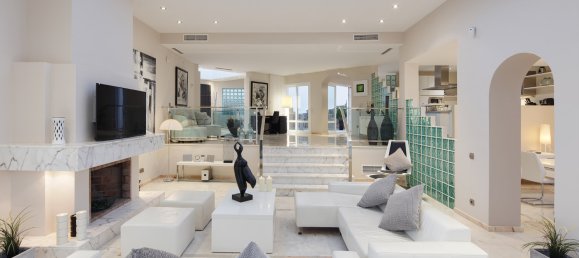 5 bedrooms Villa in La Quinta, Spain No. 4807 7