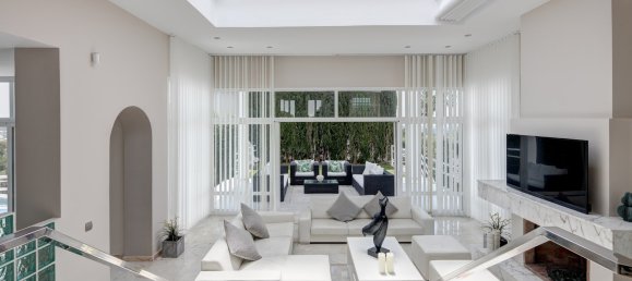 5 bedrooms Villa in La Quinta, Spain No. 4807 8