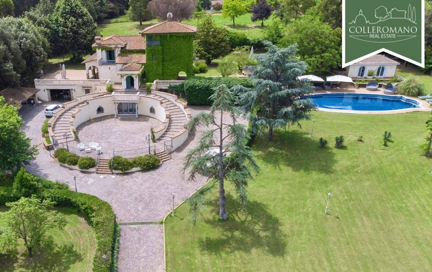 7 bedrooms Villa in Rome, Italy No. 60030