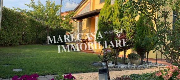 4 bedrooms House in Castelnuovo Magra, Italy No. 94417 3