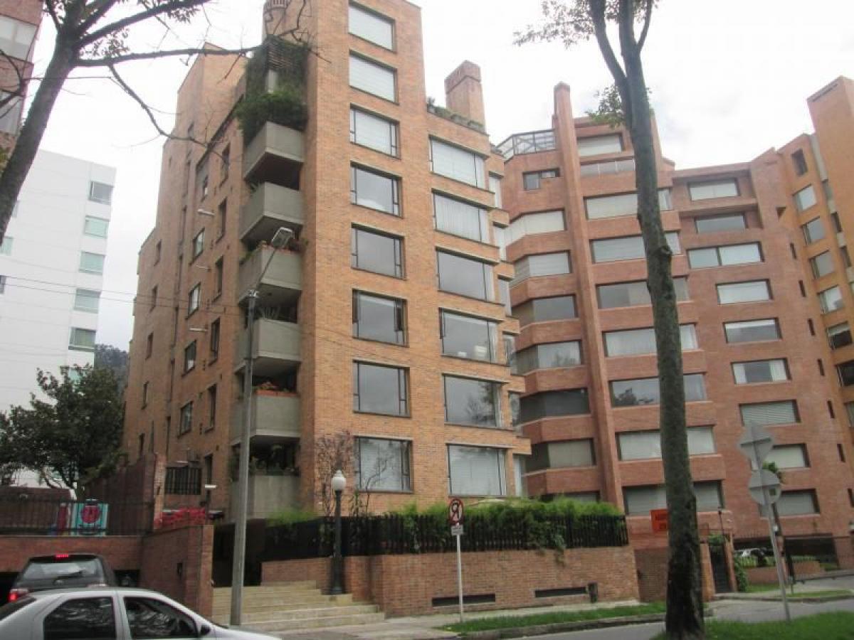 Casa de 3 dormitorios en Bogotá, Colombia No. 13455