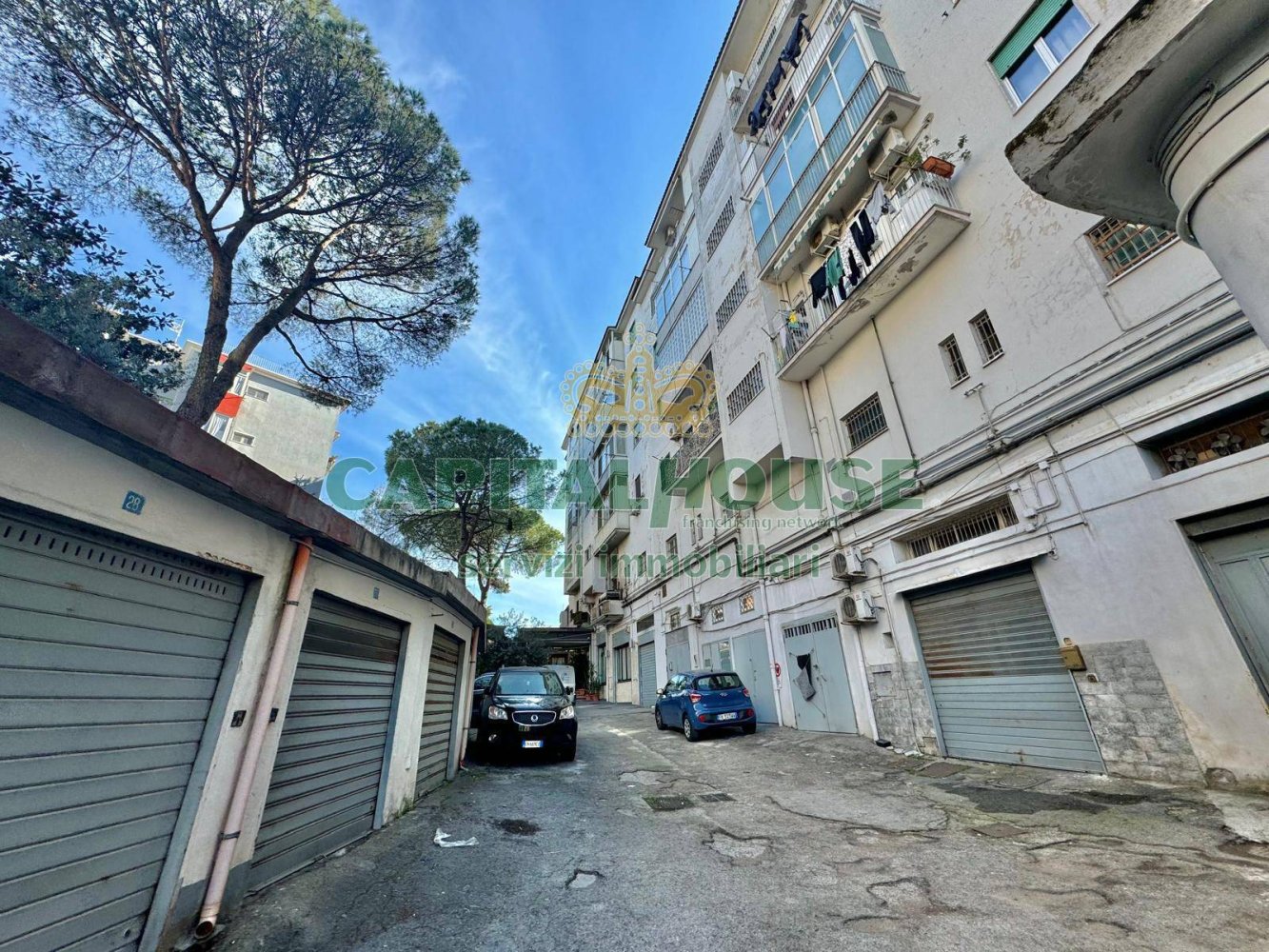 1 room Garage in Naples, Italy No. 79130