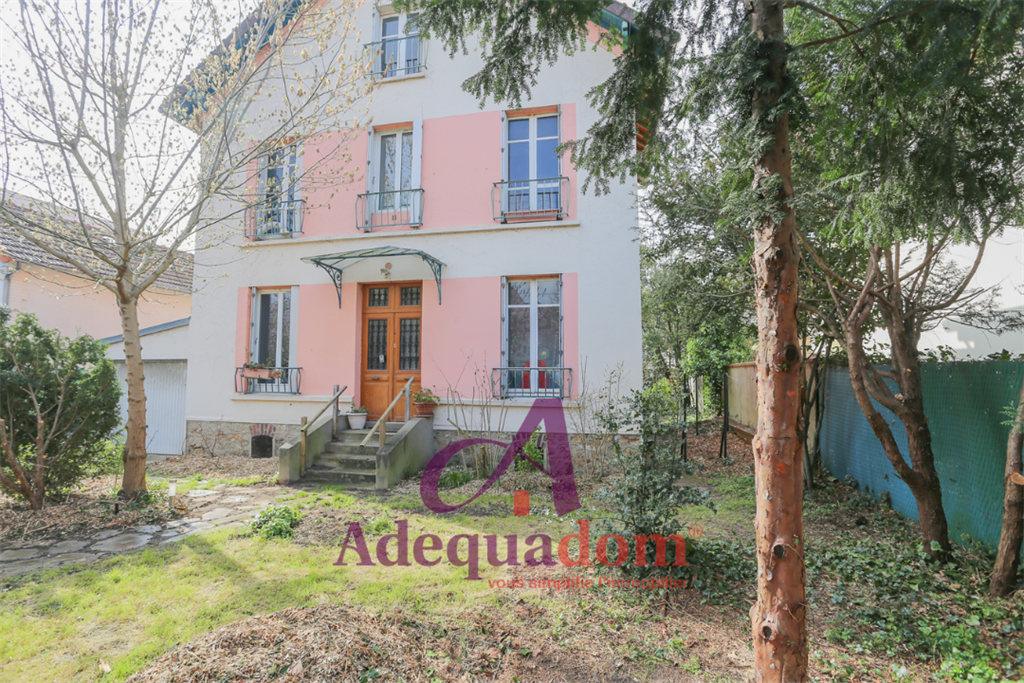 4 bedrooms House in Colombes, France No. 132110