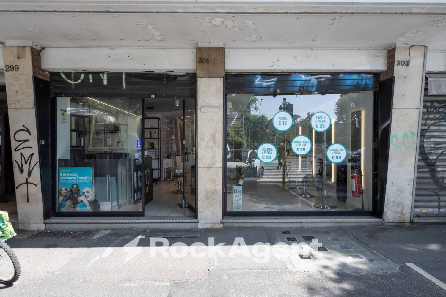 2 rooms Commercial property in Rome, Italy No. 290306