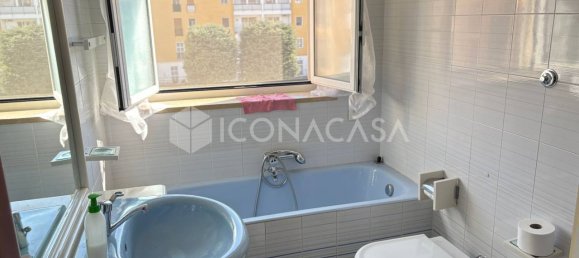 Квартира с 4 комнатами в Бари, Италия № 23695 14