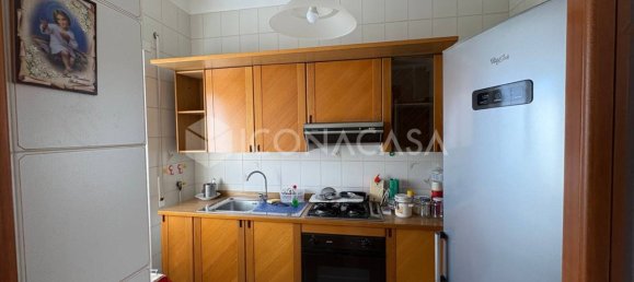 Квартира с 4 комнатами в Бари, Италия № 23695 9