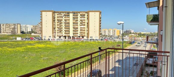 Квартира с 4 комнатами в Бари, Италия № 23695 6