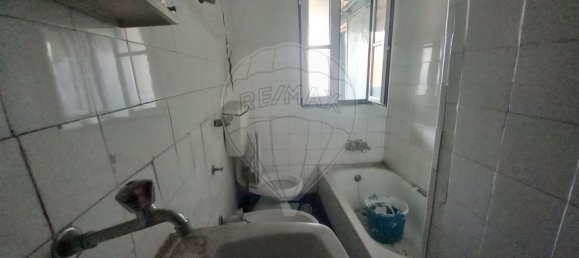 9 bedrooms Building in Lisbon, Portugal No. 102627 5