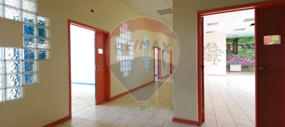 1158m² Commercial property in Cascais, Portugal No. 76535 16