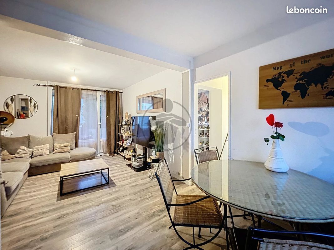 Apartamento de 3 dormitorios en Saint-Quentin, France No. 210613