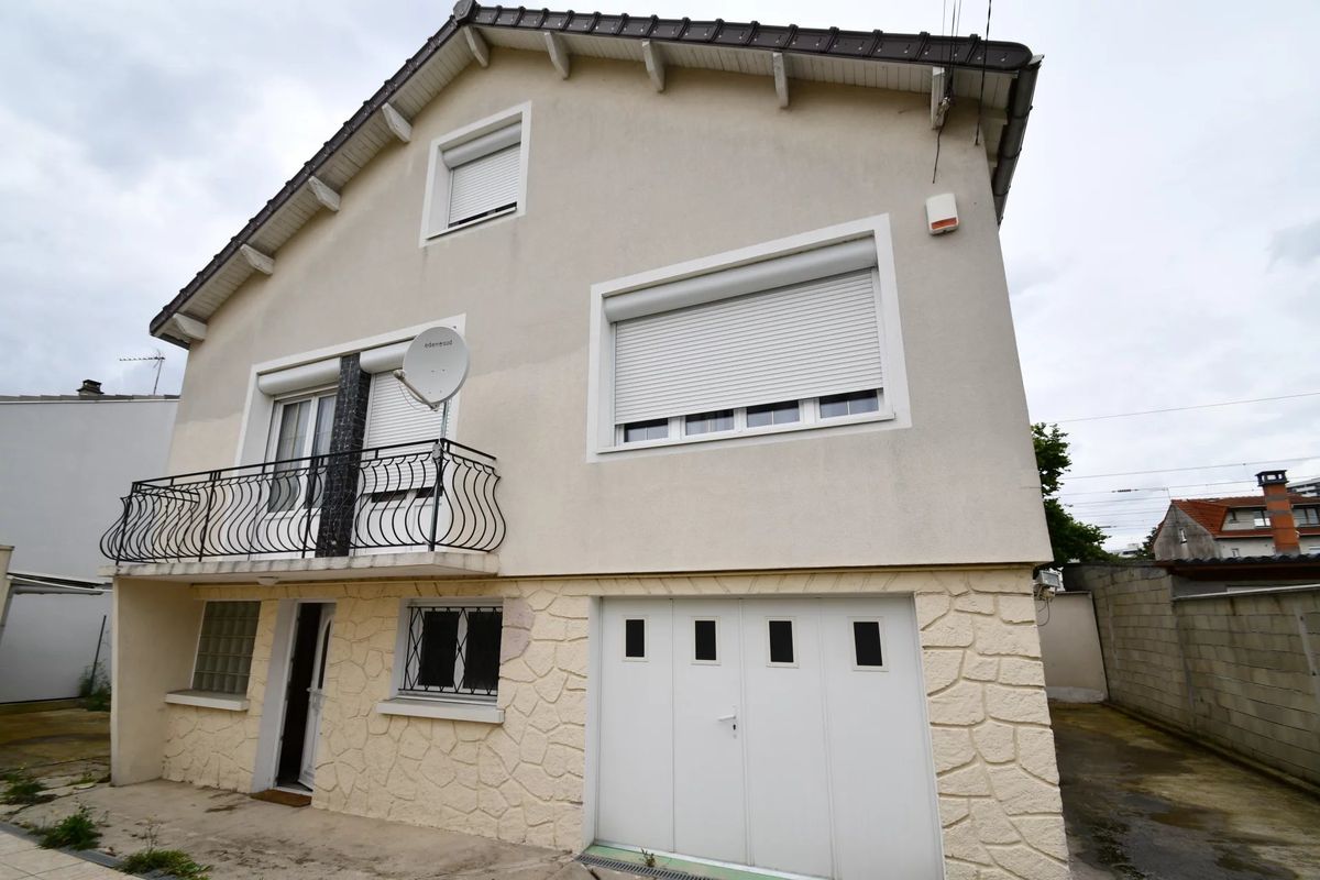 Дом с 4 спальнями в Севран, Франция № 176235