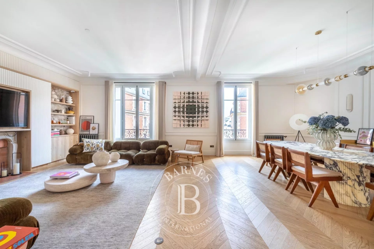 Apartamento de 5 habitaciónes en Paris, France No. 342830