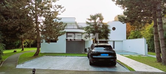 5 bedrooms House in Croix, France No. 157215 10