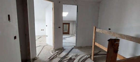 4 rooms House in Nocera Umbra, Italy No. 83590 3