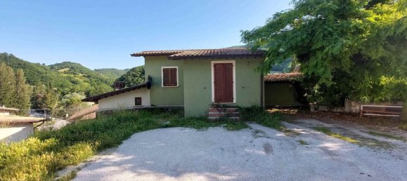 4 rooms House in Nocera Umbra, Italy No. 83590 2