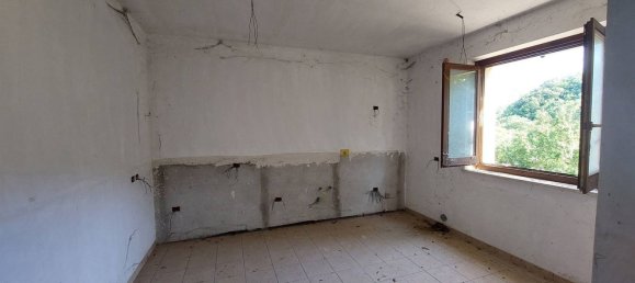4 rooms House in Nocera Umbra, Italy No. 83590 6
