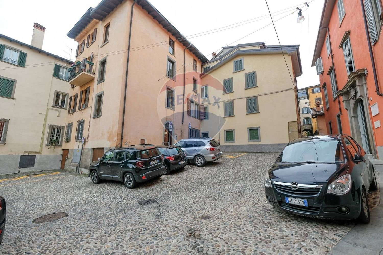 3-salle Appartement à Bergamo, Italy No. 218222