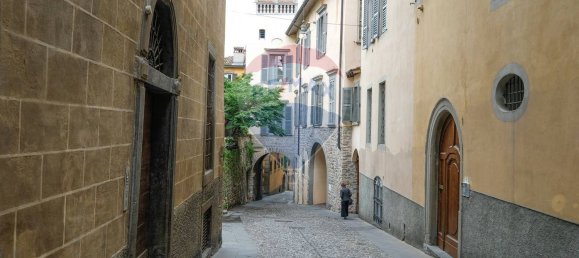 3-salle Appartement à Bergamo, Italy No. 218222 25