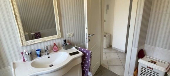 4 rooms House in Massa, Italy No. 102750 16