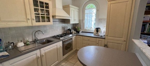 4 rooms House in Massa, Italy No. 102750 7