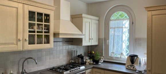 4 rooms House in Massa, Italy No. 102750 9