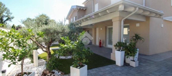 Villa de 3 dormitorios en Ghedi, Italy No. 275721 2