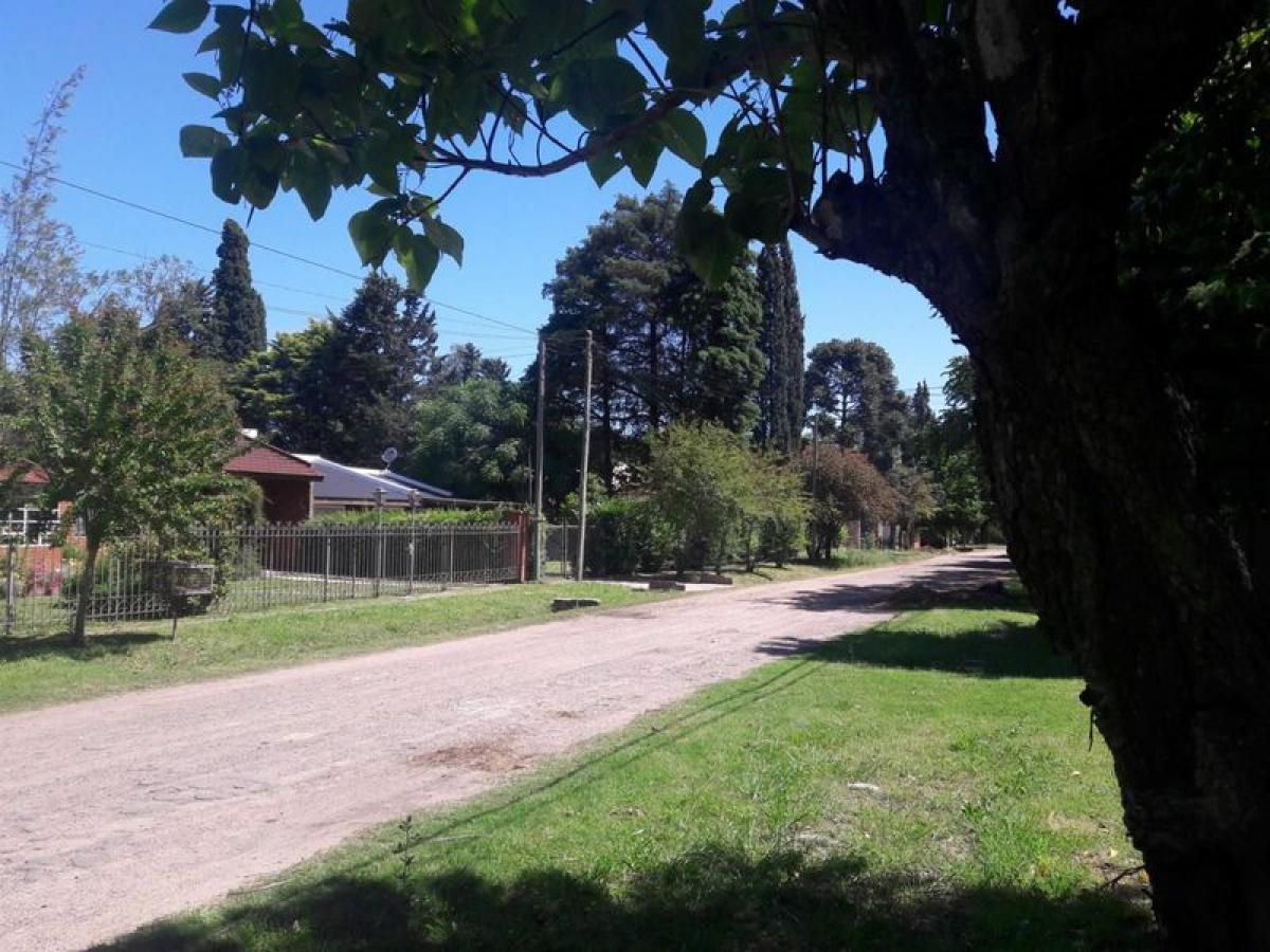 Casa de 4 dormitorios en Buenos Aires, Argentina No. 98461