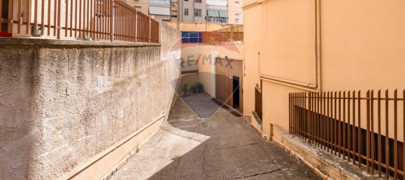 Gewerbliche Immobilie in Palermo, Italy 603m², Nr. 45089 23
