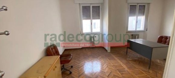 3 bedrooms Apartment in Livorno, Italy No. 137720 5