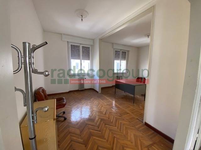 3 bedrooms Apartment in Livorno, Italy No. 137720