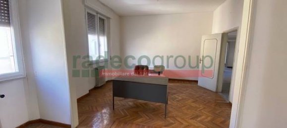 3 bedrooms Apartment in Livorno, Italy No. 137720 2
