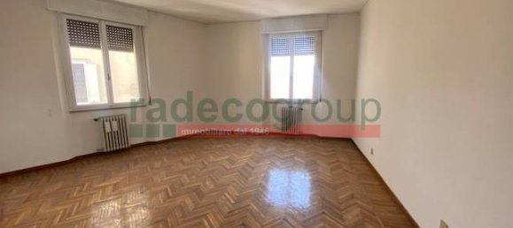 3 bedrooms Apartment in Livorno, Italy No. 137720 7