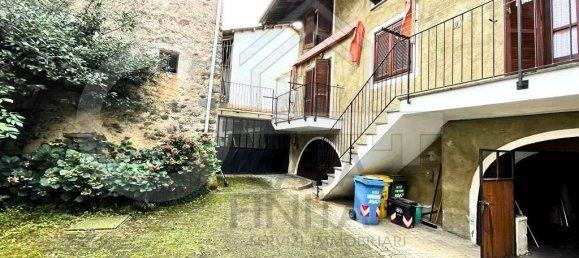 6 rooms Villa in Issiglio, Italy No. 18408 2