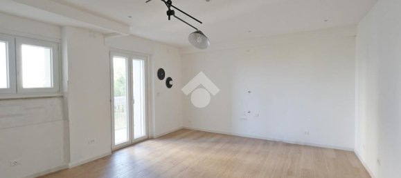 Квартира с 3 спальнями в Триест, Италия № 346186 2