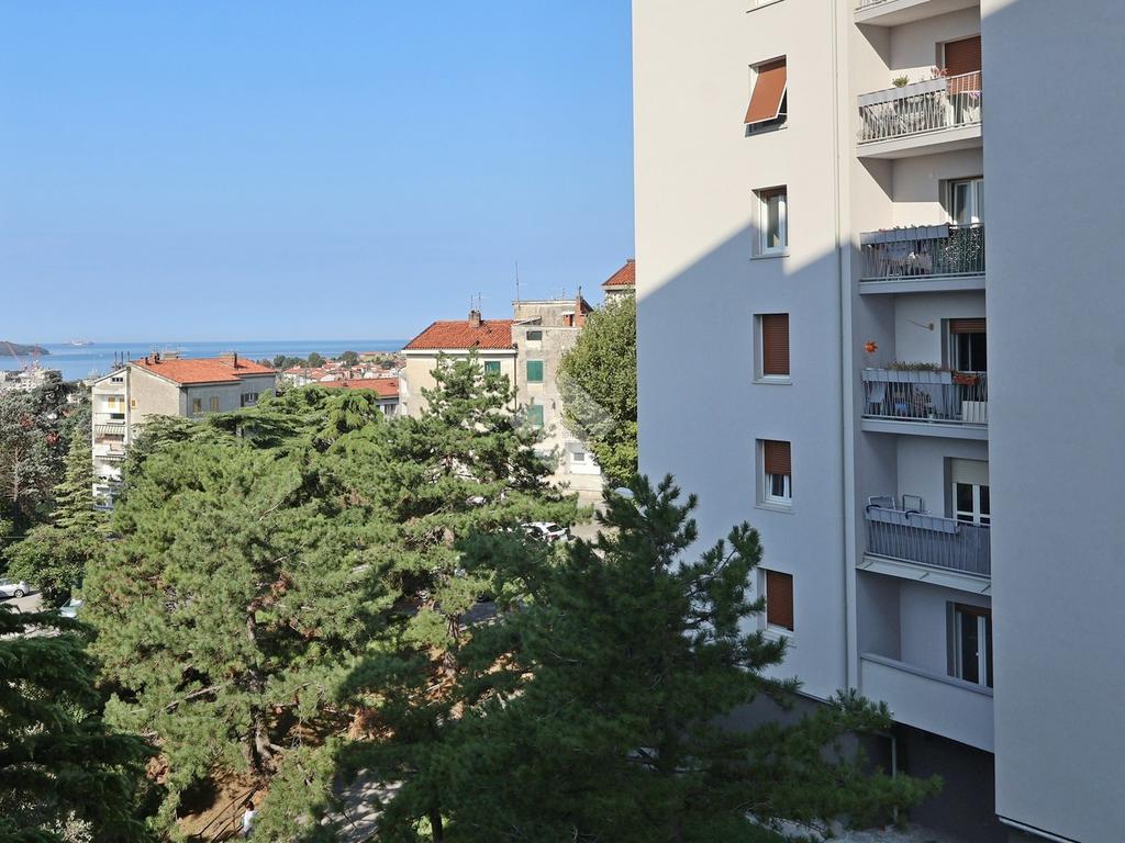 Квартира с 3 спальнями в Триест, Италия № 346186