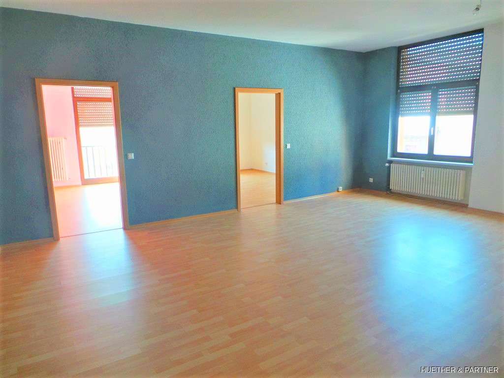 Квартира с 3 спальнями в Саарбрюккен, Германия № 11701