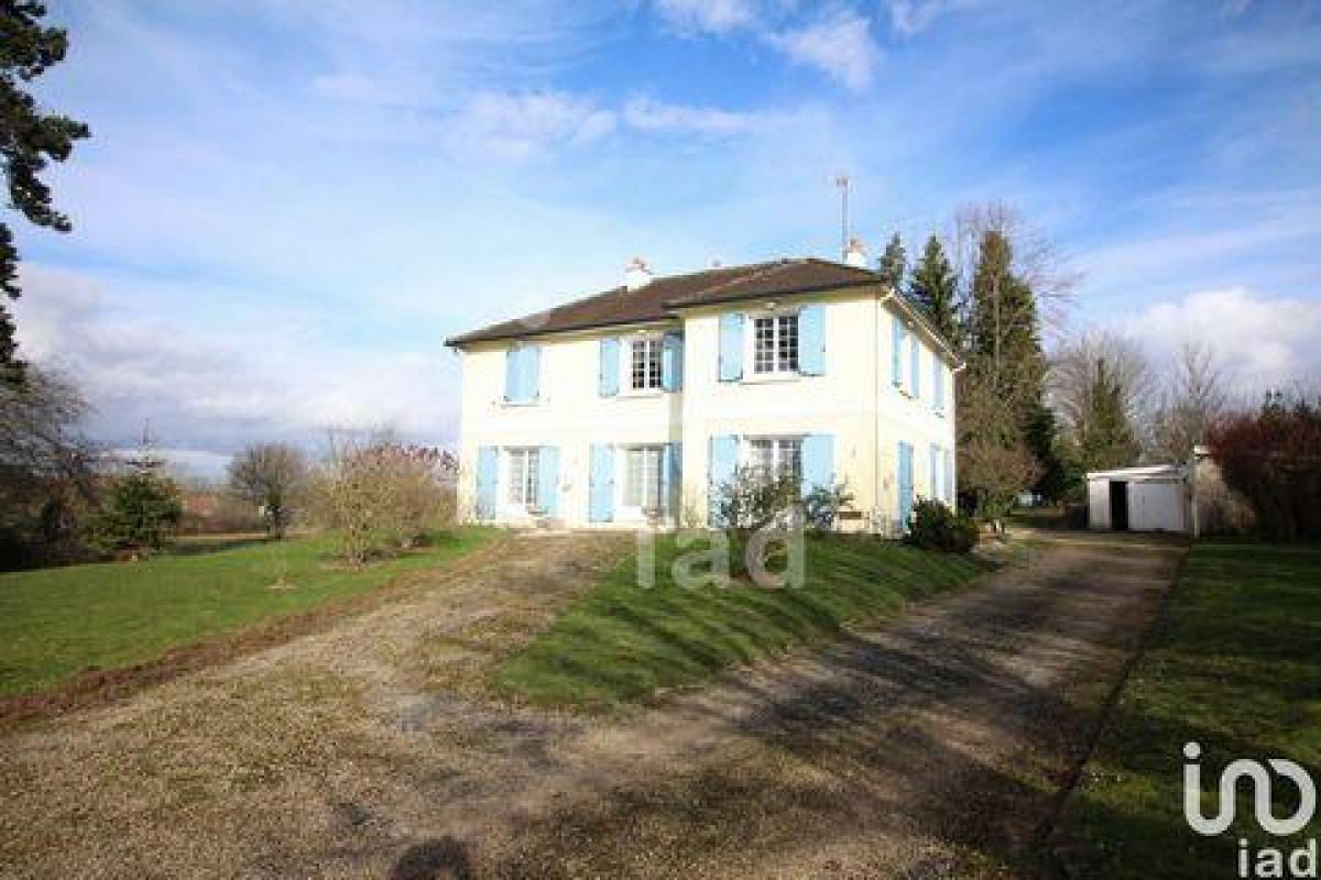 7 bedrooms House in Coulommiers, France No. 23921