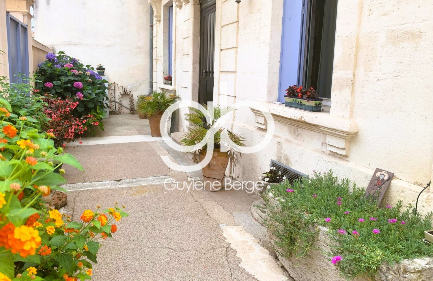 Casa de 7 dormitorios en Montpellier, France No. 294482