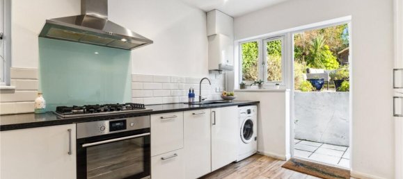 2 bedrooms House in London, United Kingdom No. 3555 9